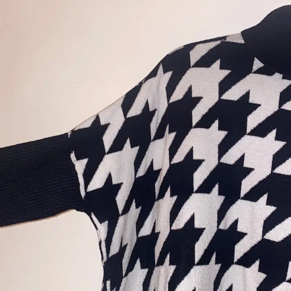 Joseph A. Black and White Houndstooth Turtleneck Sweater - Picture 3 of 10